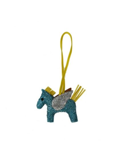 Schlüsselanhänger aus Kunstleder mit Pony und Strass in Light Blau – stilvolles Accessoire für Taschen